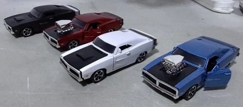 Auto A Escala Metal Jugute Niños Adultos Colección Varios — foto 2